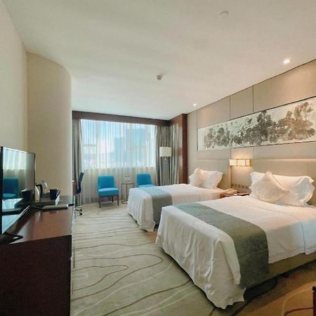 Grand Soluxe Zhongyou Hotel Shenzhen Exterior photo